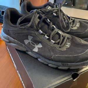 Under armour charged assert camo sneakers 11